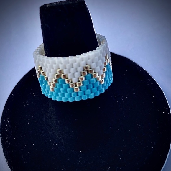 Zig-zag beautiful ring size 6-6.5 - Picture 1 of 3